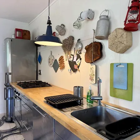 A Beautiful Gardened Maria's House - By Host4u アパート ドルチェード