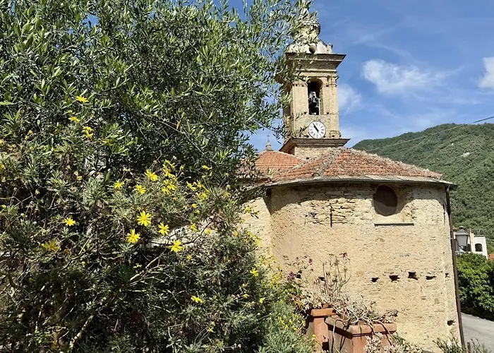 Апартаменты Host4u - A Beautiful Gardened Maria's House Дольчедо