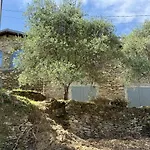 Host4u - A Beautiful Gardened Maria's House Apartamento